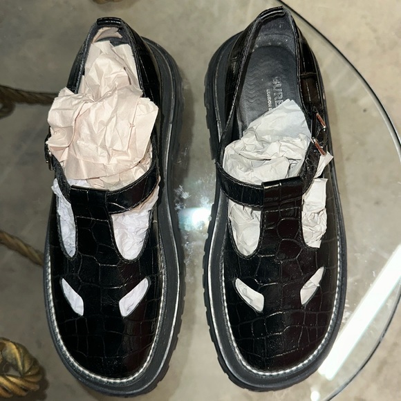 Burberry Mary Janes - Picture 4 of 9